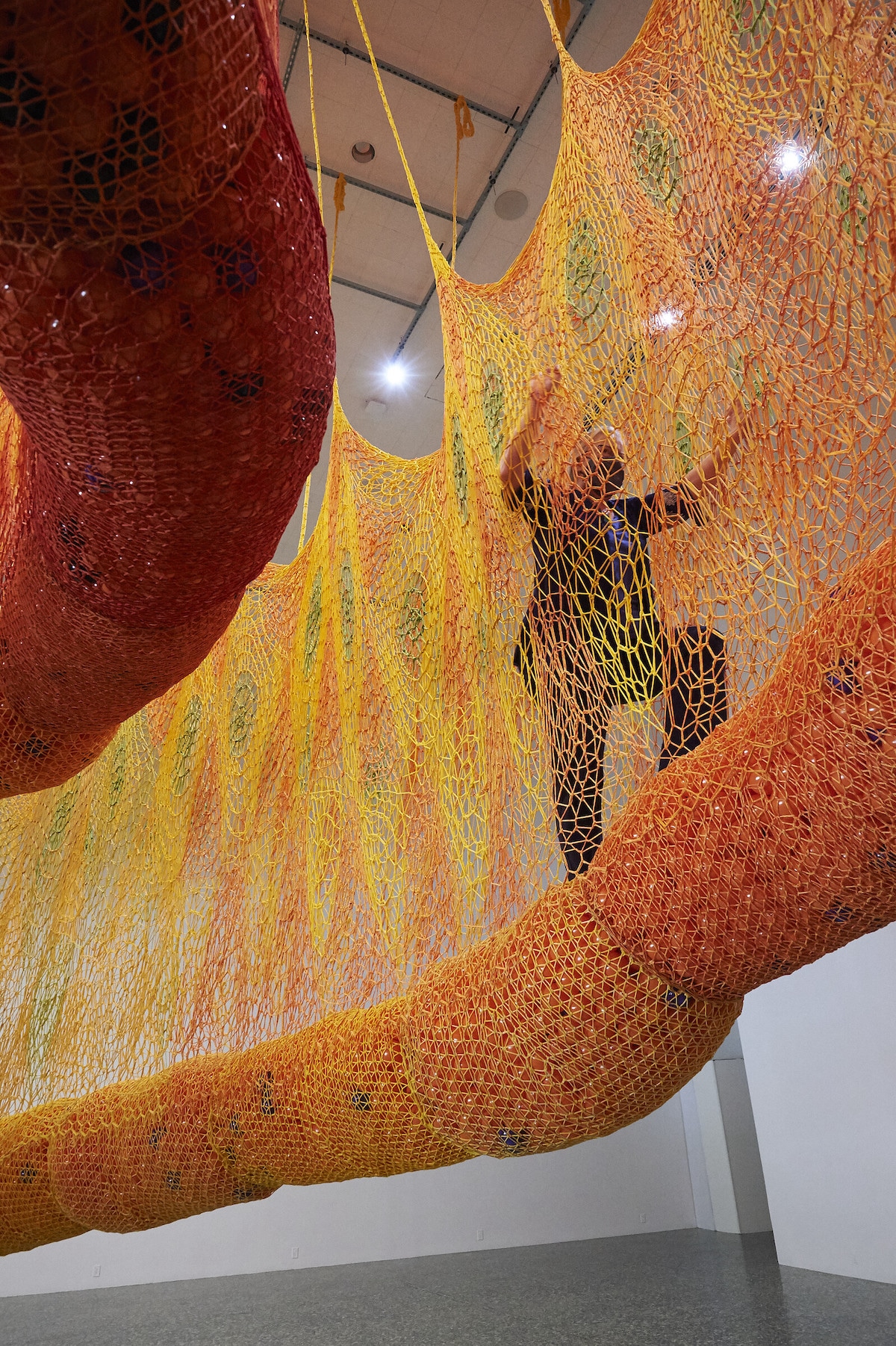 ernesto-neto-crochet-installation-1