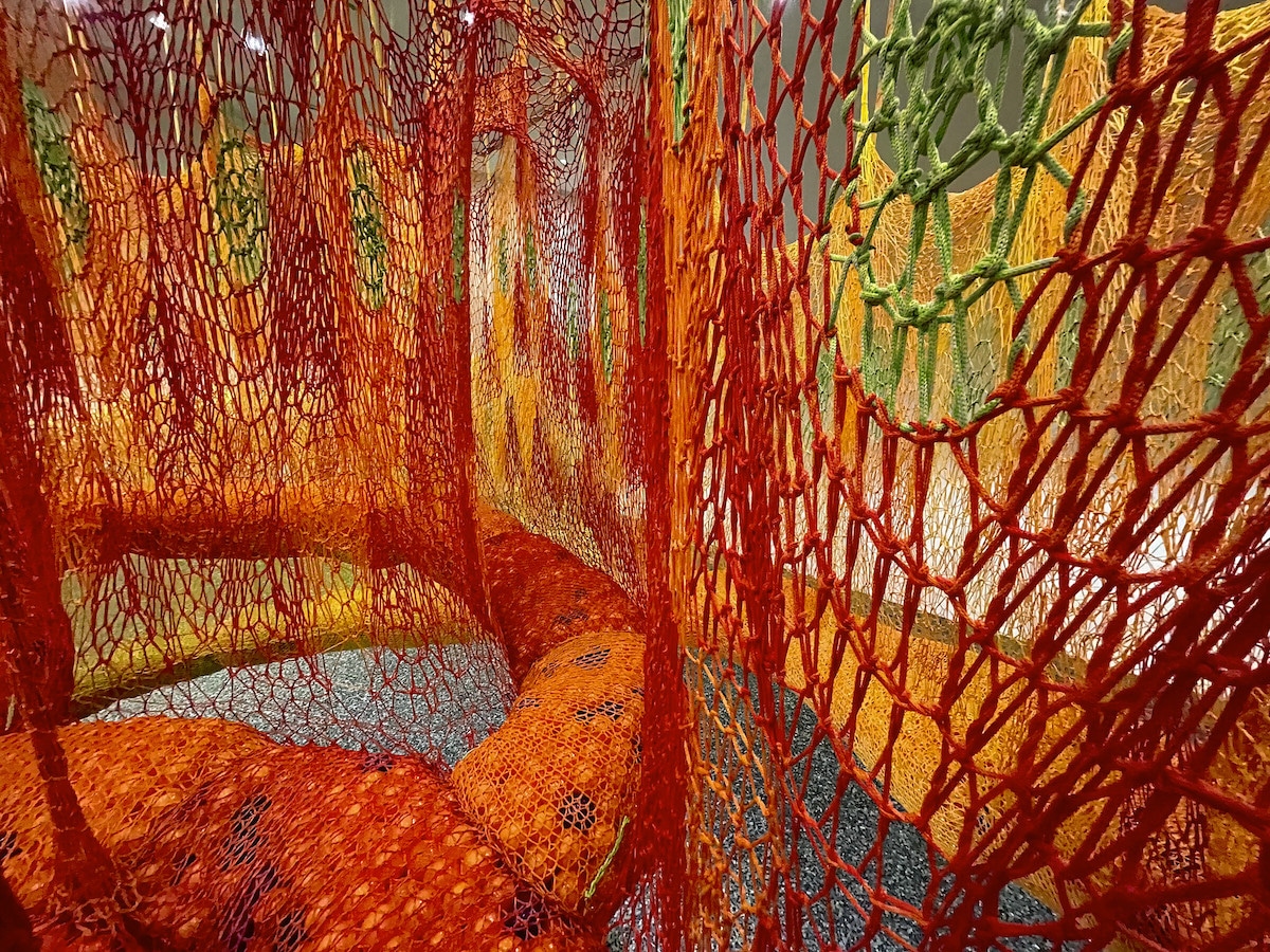 ernesto-neto-crochet-installation-7