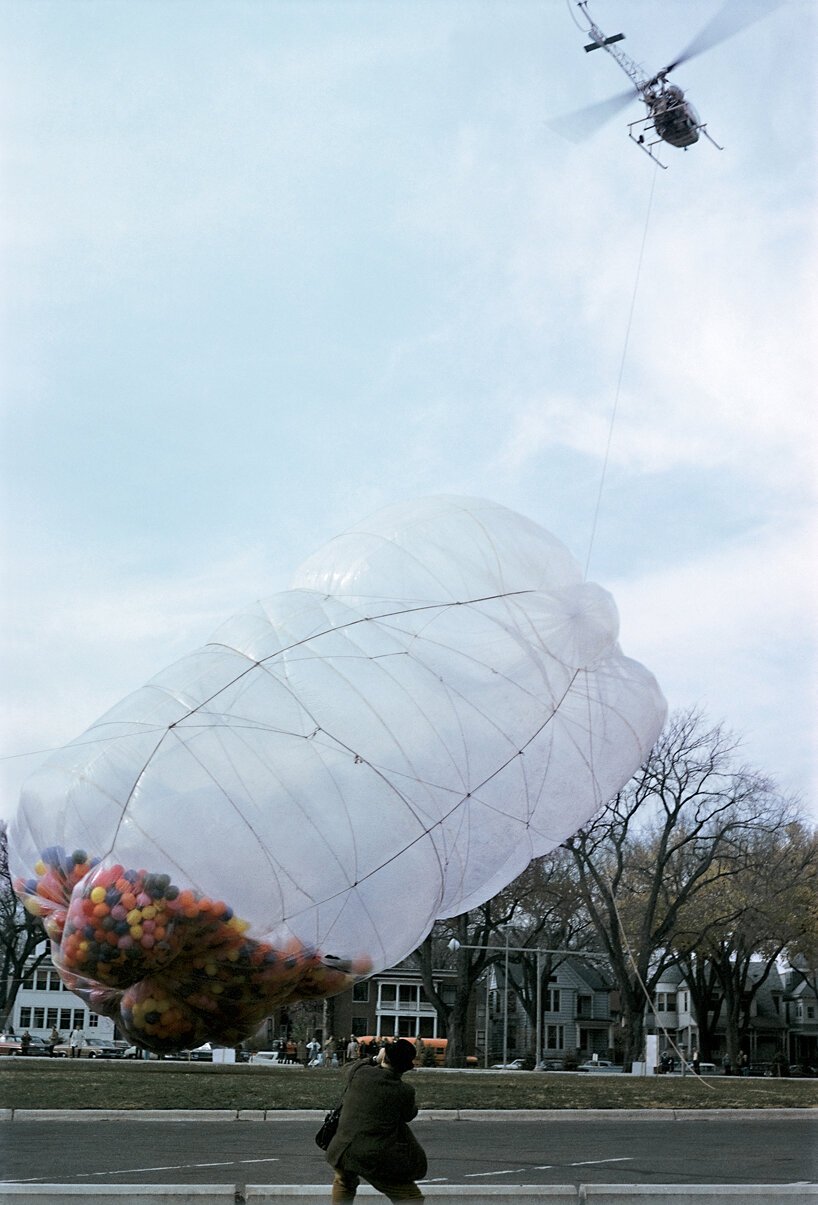 aerodream-exhibition-history-of-inflatable-architecture-designboom-24