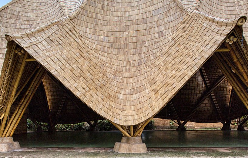 draping-bamboo-roof-lightweight-structure-ibukur-green-school-bali-indonesia-designboom-07