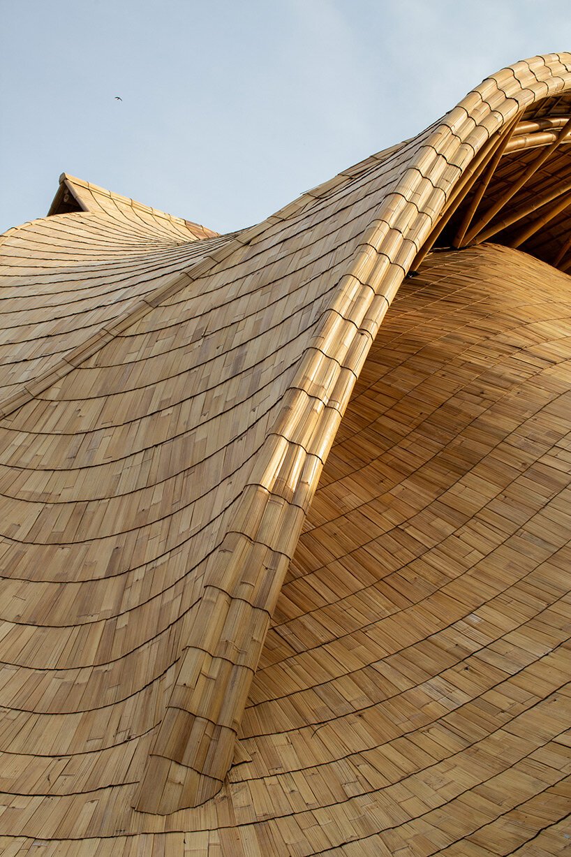 draping-bamboo-roof-lightweight-structure-ibukur-green-school-bali-indonesia-designboom-09