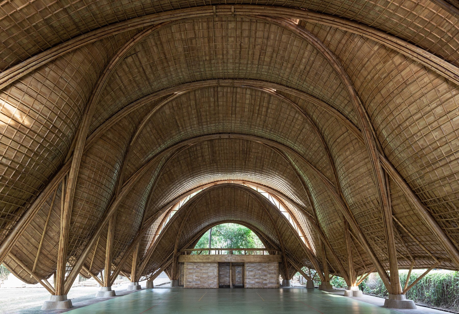 draping-bamboo-roof-lightweight-structure-ibukur-green-school-bali-indonesia-designboom-full-width-01