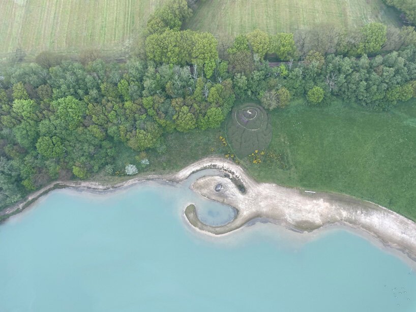 robert-smithson-broken-circle-spiral-hill-former-sand-mine-netherlands-earthwork-designboom-3