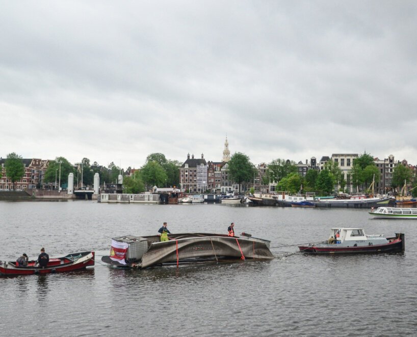 mx3d-world-first-3d-printed-steel-bridge-oldest-canals-amsterdam-red-light-district-designboom-7