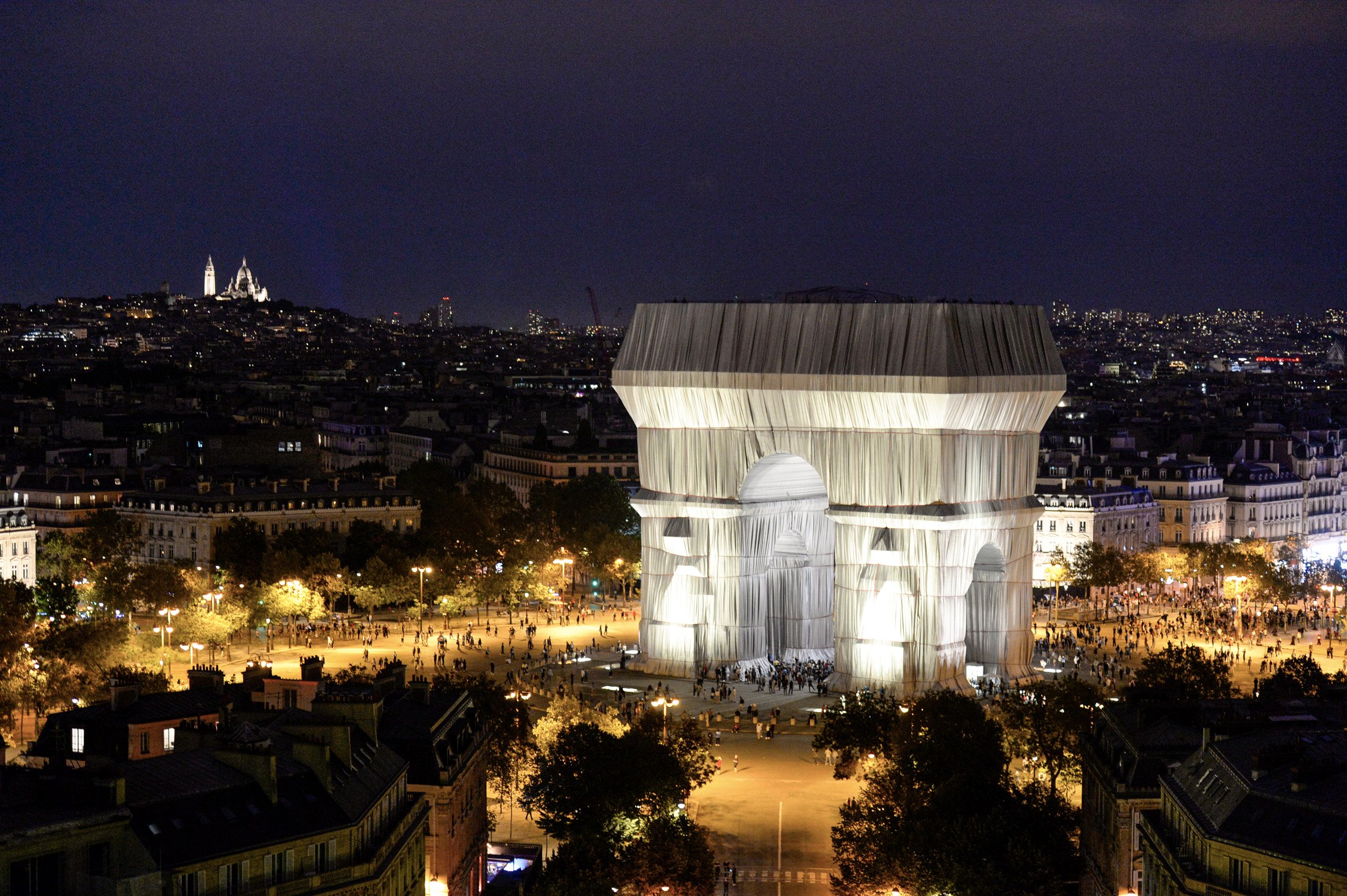 arc-de-triomphe-wrapped-christo-and-jeanne-claude_dezeen_2364_col_6