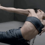 Um jeans e o corpo em movimento em Nova York