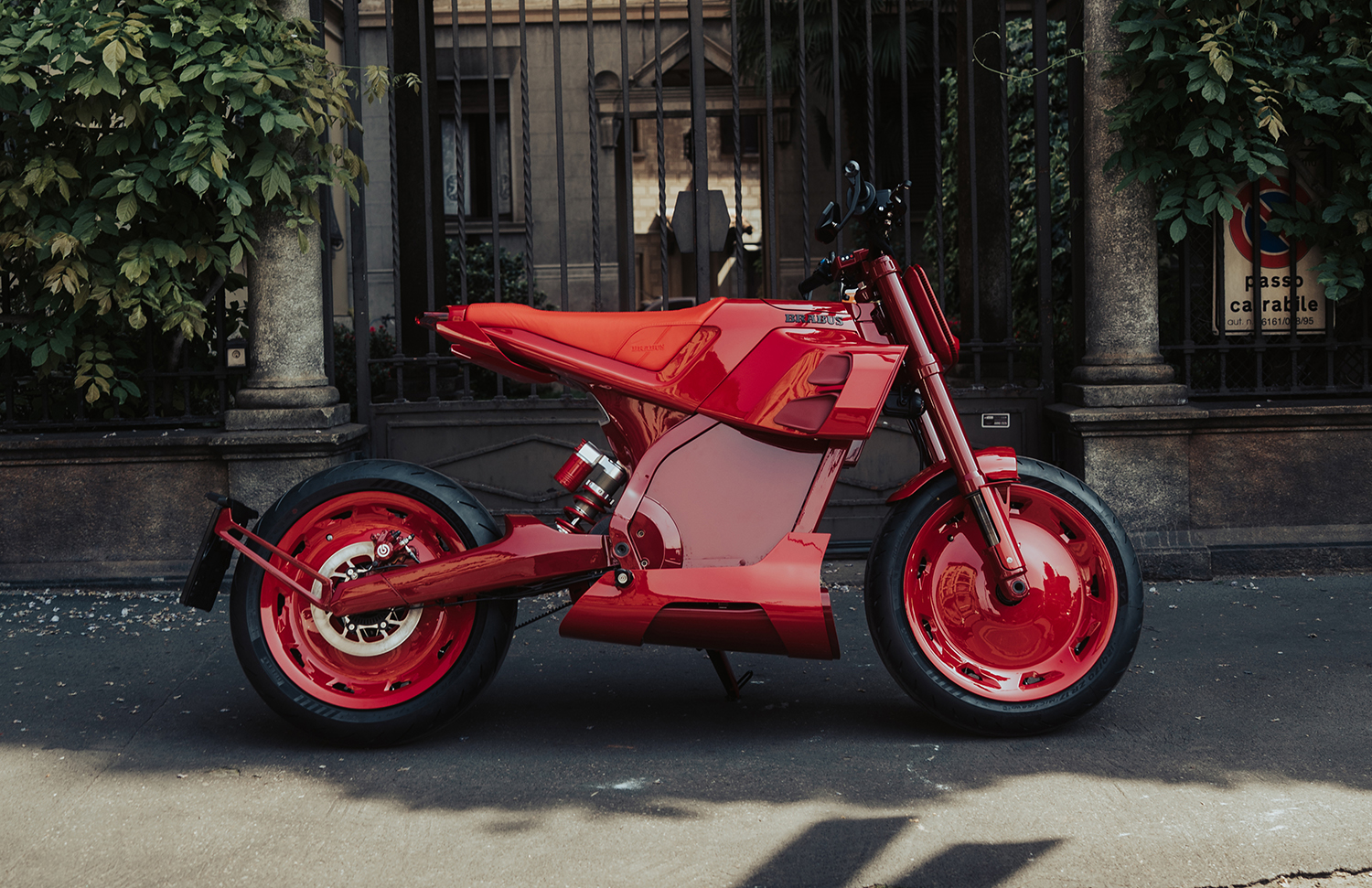 Cores e materiais novos em motos elétricas na Alemanha