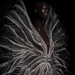 Iris Van Herpen Esculpindo os Sentidos em Nova York