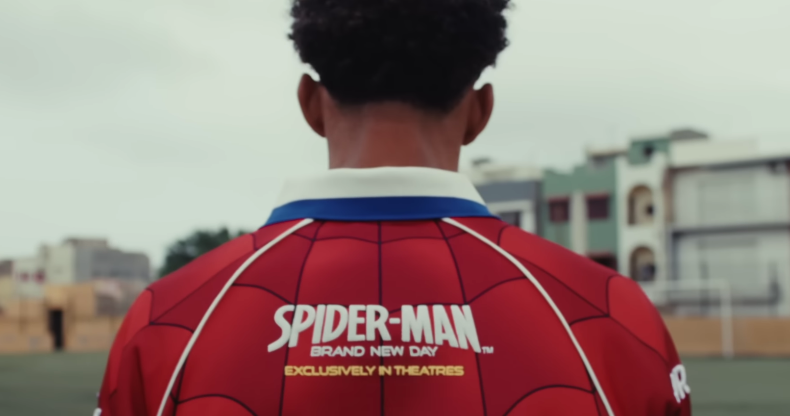 O goleiro Vozinha promovendo o Homem-Aranha