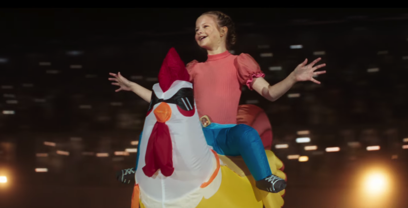 Uma operadora e uma galinha patinando no Reino Unido