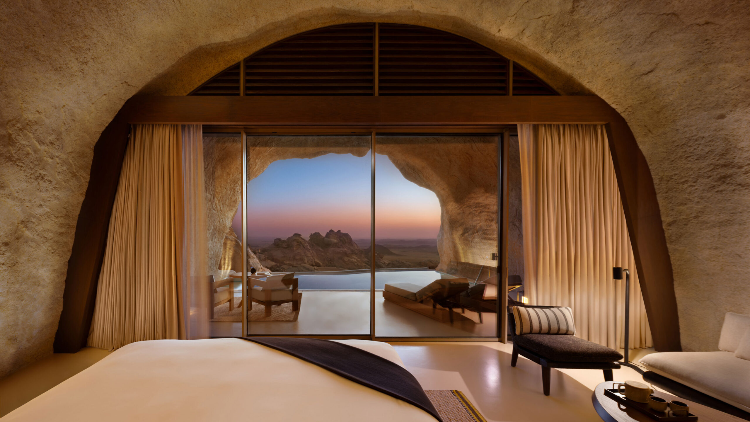 Um resort esculpido nas rochas na Arábia Saudita